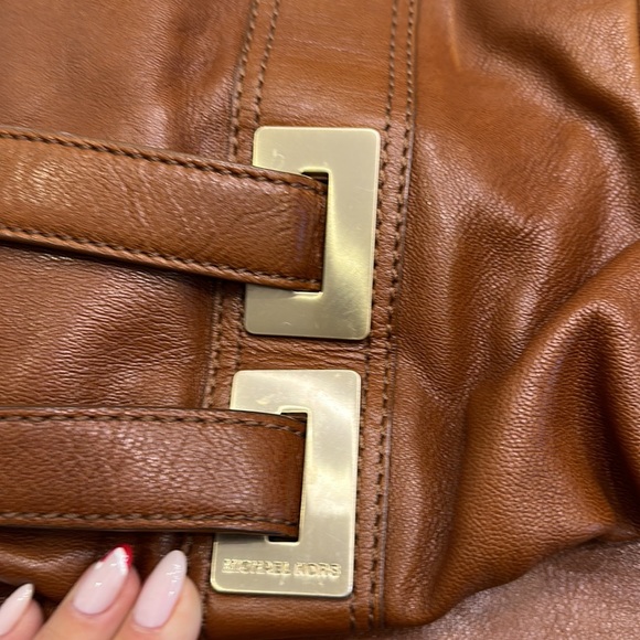 Vintage leather Michael Kors Camel coloured shoulder bag with gold hardware - Picture 13 of 14